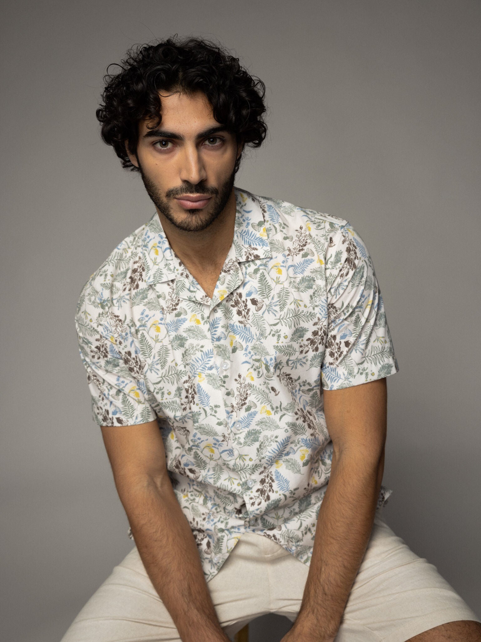 Modelshot / Sage Green Flower Print / Detail